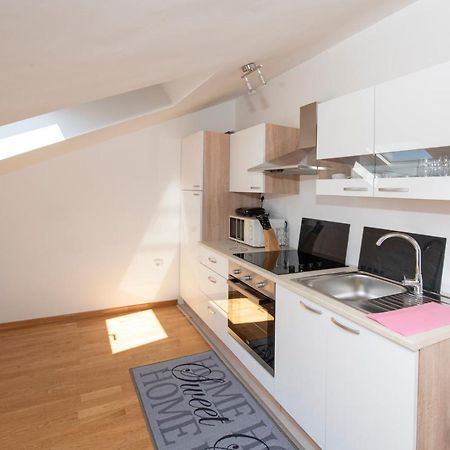 Sunny Attic Apartment With Balcony & Modern City Apartment With Outdoor Area, No Balcony Trogir Zewnętrze zdjęcie
