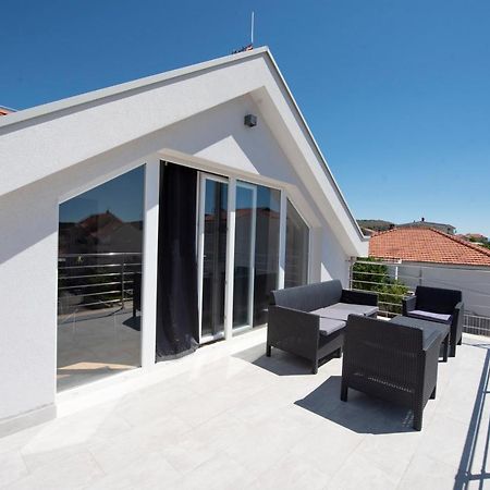 Sunny Attic Apartment With Balcony & Modern City Apartment With Outdoor Area, No Balcony Trogir Zewnętrze zdjęcie