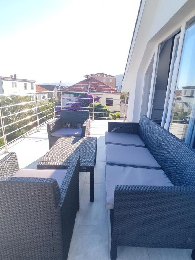 Sunny Attic Apartment With Balcony & Modern City Apartment With Outdoor Area, No Balcony Trogir Zewnętrze zdjęcie