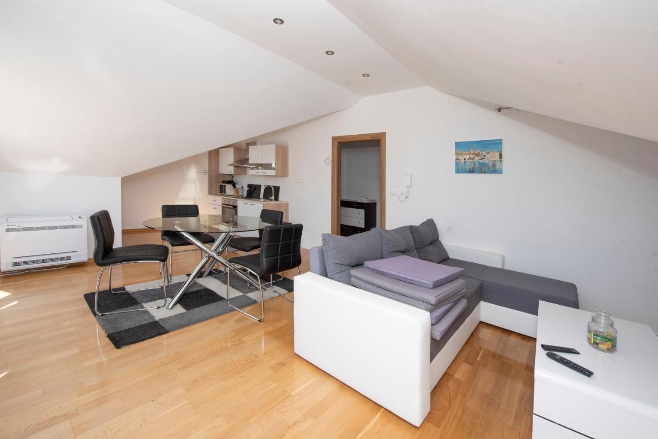 Sunny Attic Apartment With Balcony & Modern City Apartment With Outdoor Area, No Balcony Trogir Zewnętrze zdjęcie