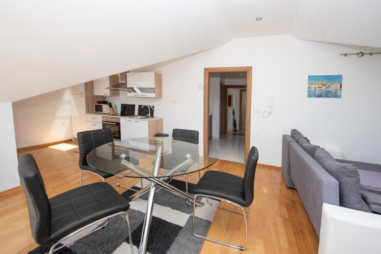 Sunny Attic Apartment With Balcony & Modern City Apartment With Outdoor Area, No Balcony Trogir Zewnętrze zdjęcie